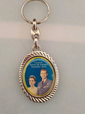 Collectible keychain with the Spanish royal couple new, packaged
