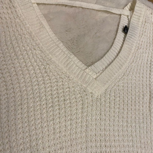 Forever 21 knitted sweater size M used, white with V-neck and back opening