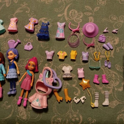 Polly Pocket figures used with 3 cases and keychain hanger