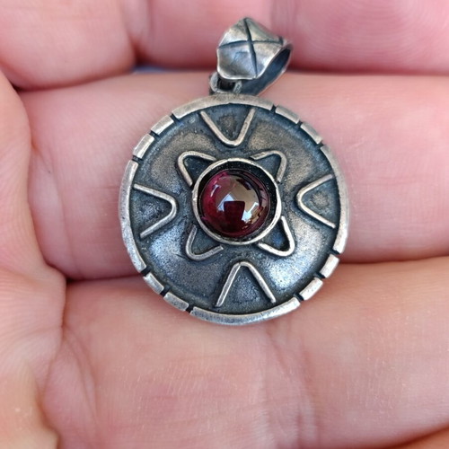 Silver 925 handmade medieval style pendant with garnet