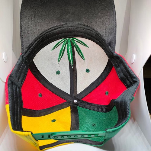 Snapback hat Rasta Reggae with embroidered leaf like new