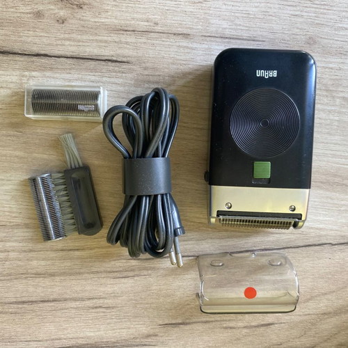 Braun vintage shaver used with case and accessories