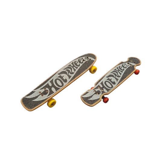 Hot Wheels finger skateboard like new, pack of 2