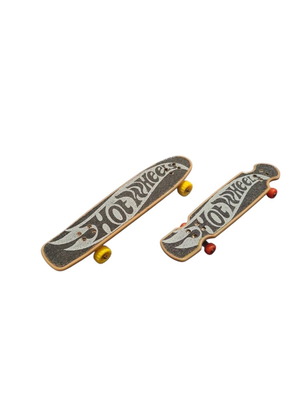 Hot Wheels finger skateboard like new, pack of 2