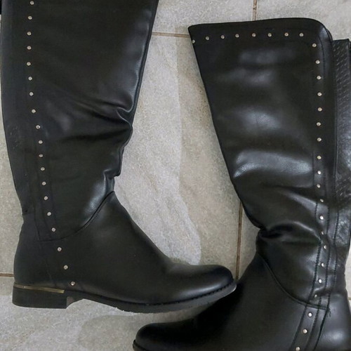 Black boots size 41 tall like new with low heel and warm lining