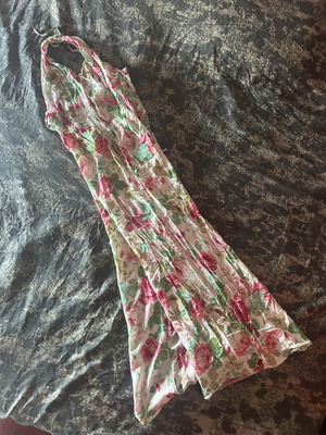Womens Floral Summer Dress like new, size medium, multicolor