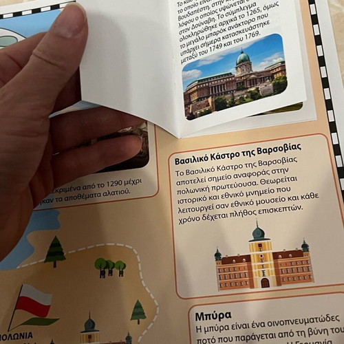 Atlas of Europe like new with 6 foldable maps and 12 booklets