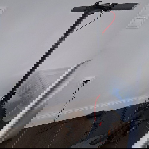 Escooter σαν καινούργιο, ταχύτητα 33 χλμ/ώρα, αυτονομία 30 χλμ