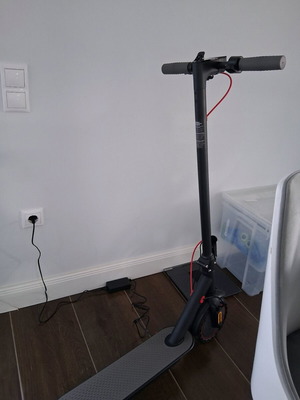 Escooter σαν καινούργιο, ταχύτητα 33 χλμ/ώρα, αυτονομία 30 χλμ