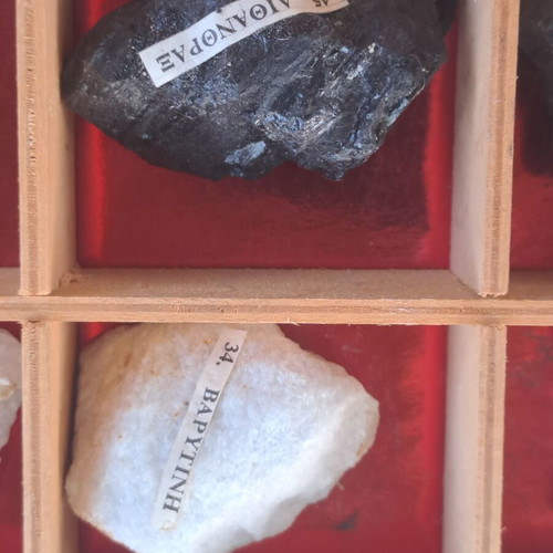 Mineral and rock collection from 60s-70s, like new