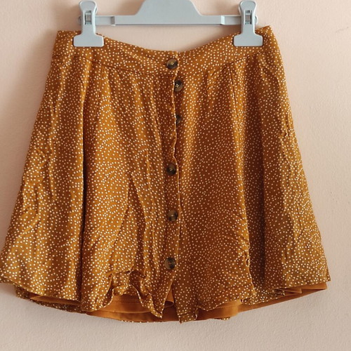 Skirt Stradivarius like new, short viscose with buttons, tan with white dots