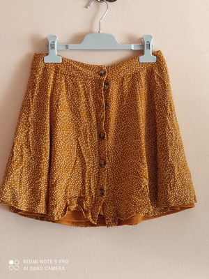 Skirt Stradivarius like new, short viscose with buttons, tan with white dots