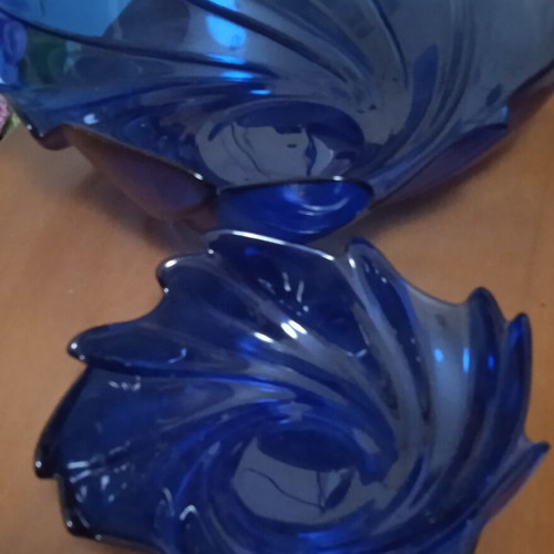 Arcoroc glass salad bowls set of two, like new, blue