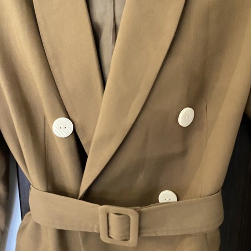 Stradivarius Blazer camel color with beige buttons and belt like new