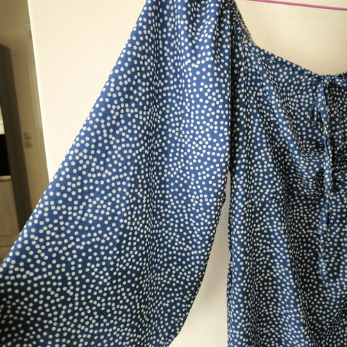 Summer dress blue off-shoulder with tie, one size, like new