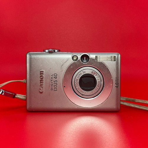 Canon IXUS 40 digital camera used