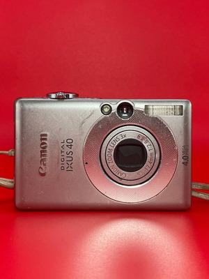 Canon IXUS 40 digital camera used