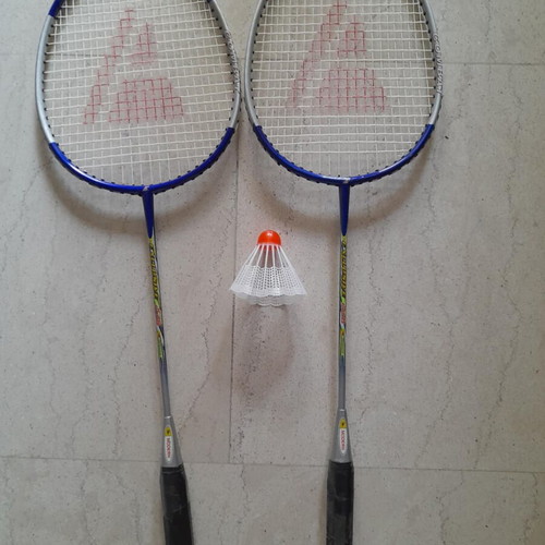 Set of 2 badminton rackets with ball like new