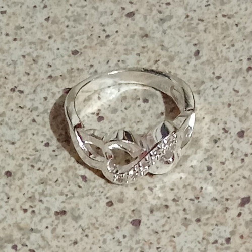 Zircon ring new, silver color, size 6.50