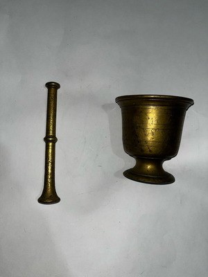 Brass mortar used, height 13 cm, width 12 cm