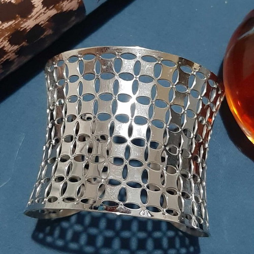 Cuff bracelet stainless steel new, silver color