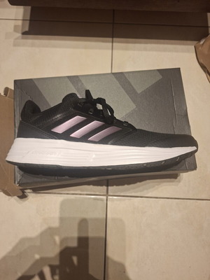 Αθλητικά παπούτσια Adidas Galaxy 5 σαν καινούργιο, μαύρο και ροζ, νούμερο 42