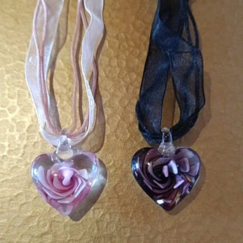 Necklace with glass heart in pink and black like new