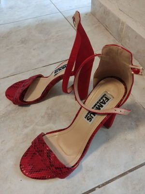 Πέδιλα κόκκινα φίδι δερματίνη και σουέτ με χοντρό τακούνι σαν καινούργια