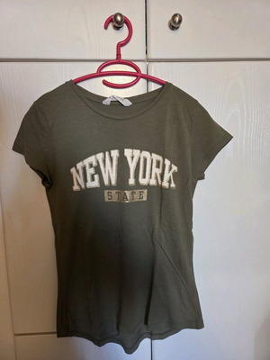 H&M t-shirt khaki small like new, kids 12-14 years
