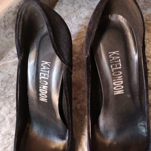 Velvet black pumps like new, sizes 37 and 38