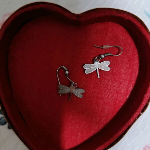 Dragonfly earrings like new, stainless steel, silver color