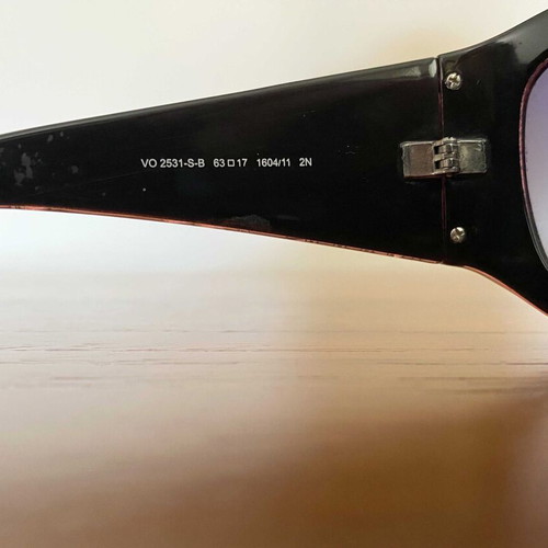 Authentic women's sunglasses Vogue with their case