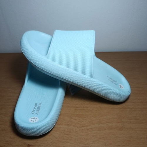 Ocean Addicts women's slippers, light blue