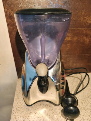 Branded blender almost unused 500 watt 220-240 volt