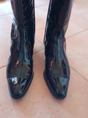 Women's patent leather ankle boots like new, size 36.5, black