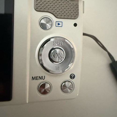 Olympus camera like new with Hama case and 16GB memory