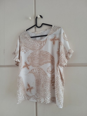 Patterned top small, like new, beige