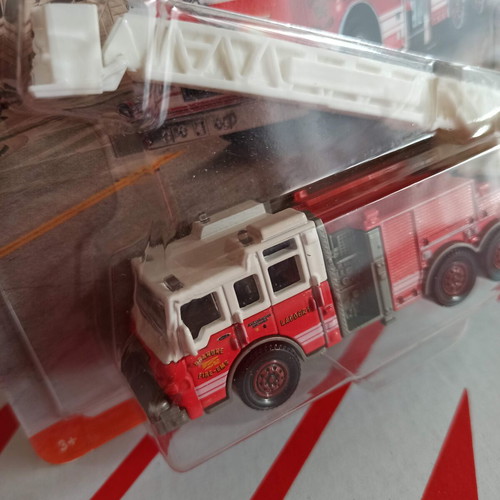 Matchbox Pierce Velocity Aerial Platform fire truck new