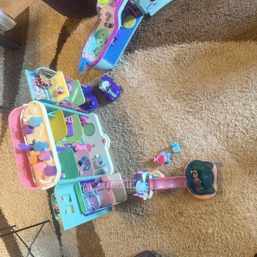 Gambia Dollhouse complete set like new with many toys