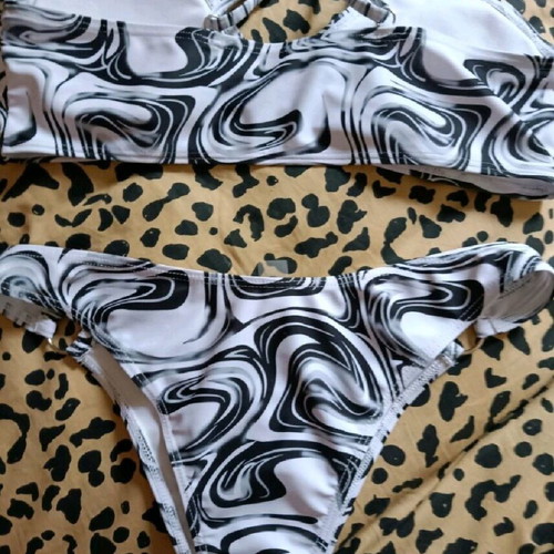 Women's swimsuit size medium like new with adjustable strap
