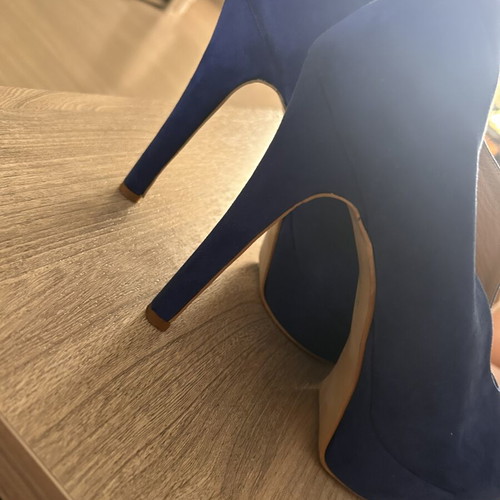 Blue suede pumps used, size 39