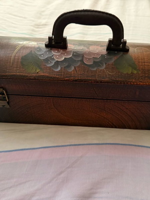Wooden wine case vintage 50 years with leather handle in like new condition