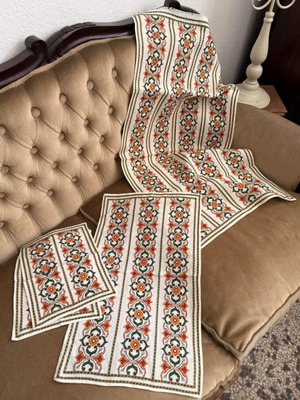 Embroidered table linen set, classic design, vibrant colors