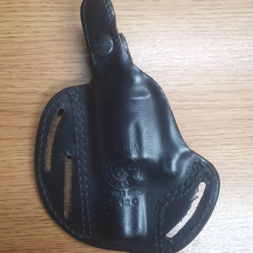 Vega Holster H120 gun holster like new, leather
