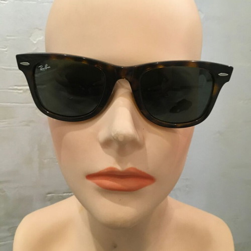 Ray-Ban Wayfarer sunglasses like new, unisex, tortoise shell frame