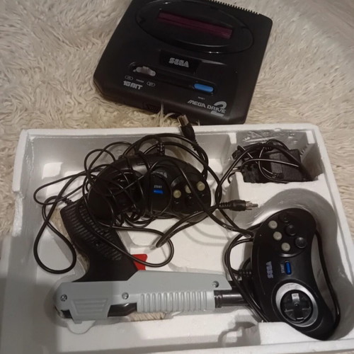 Sega Mega Drive 2 console like new with 2 controllers and gun
