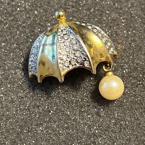 Vintage gold metal umbrella brooch like new with pearl and rhinestones