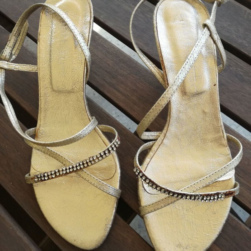 Elite Gold Sandals Size 39 New Leather Low Heel