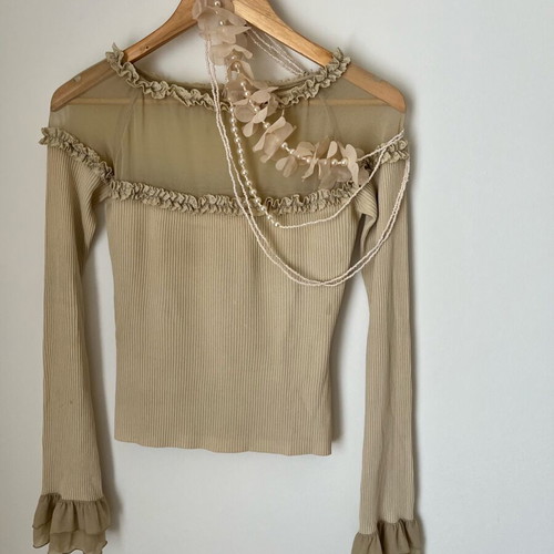 List beige fine knit blouse like new, size S