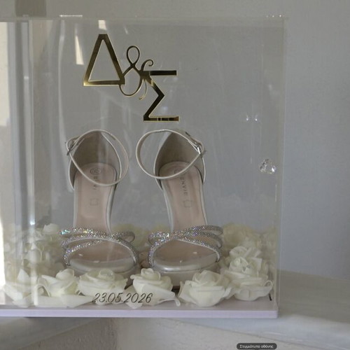 Plexiglass box like new for wedding shoes